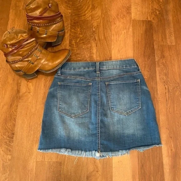 Mudd Jean Skirt Sz 7 + ♥️All $10 items in closet are 2 for $15♥️ - Picture 4 of 7